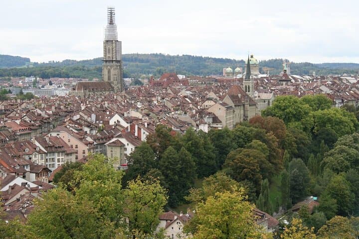 Bern Political Walking Tour with a Diplomat