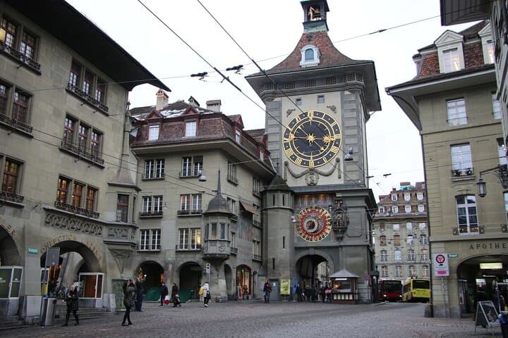 Bern Political Walking Tour with a Diplomat