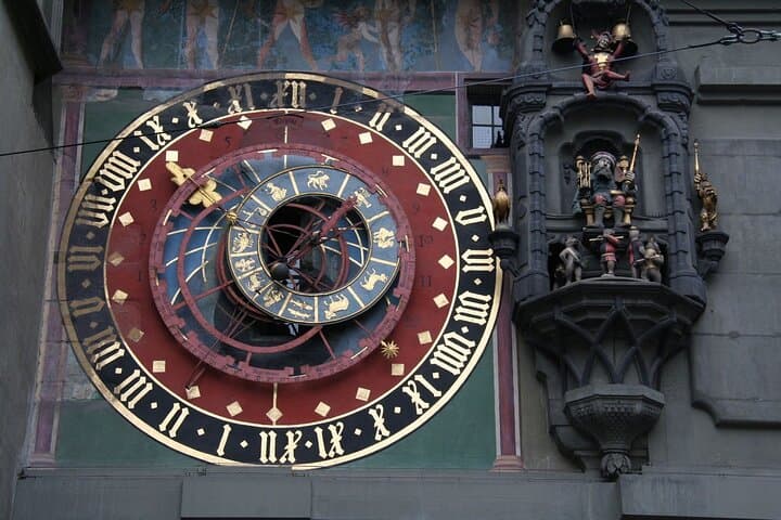Bern Political Walking Tour with a Diplomat