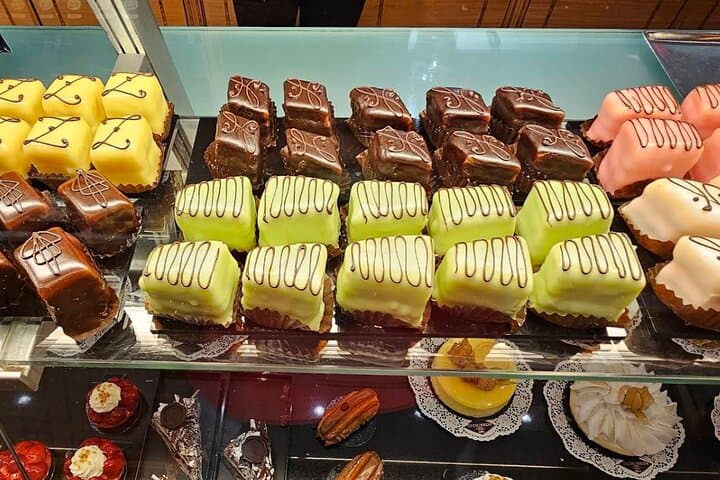Swiss Experience: Chocolate Tasting and City Tour of Basel