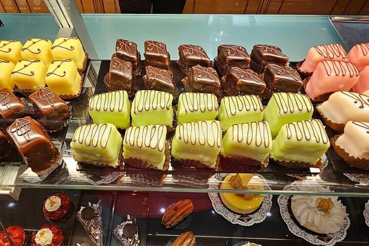From Zurich: Alpine Scenic Train, Bern UNESCO Old Town, Chocolate