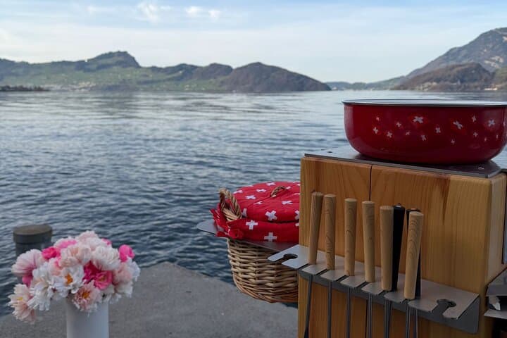 Hike above Lake Lucerne and Fondue (Private Tour)