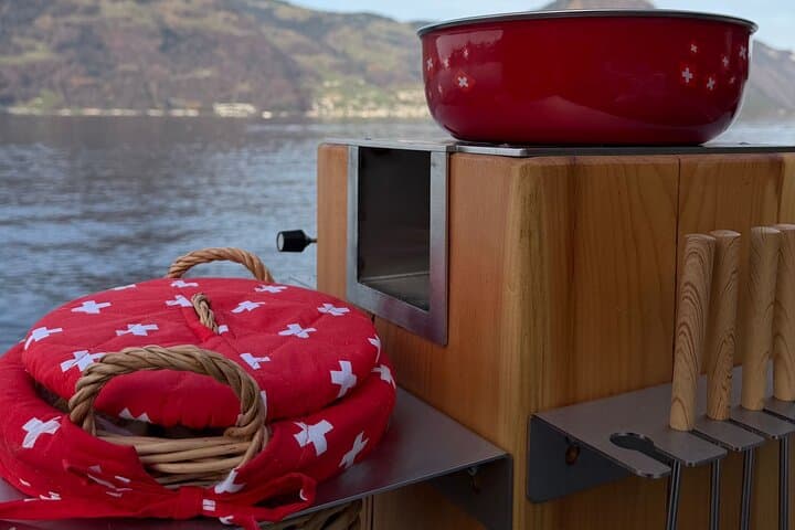 Hike above Lake Lucerne and Fondue (Private Tour)