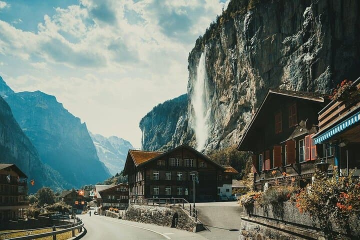 Grindelwald, Interlaken & Lauterbrunnen Day Tour