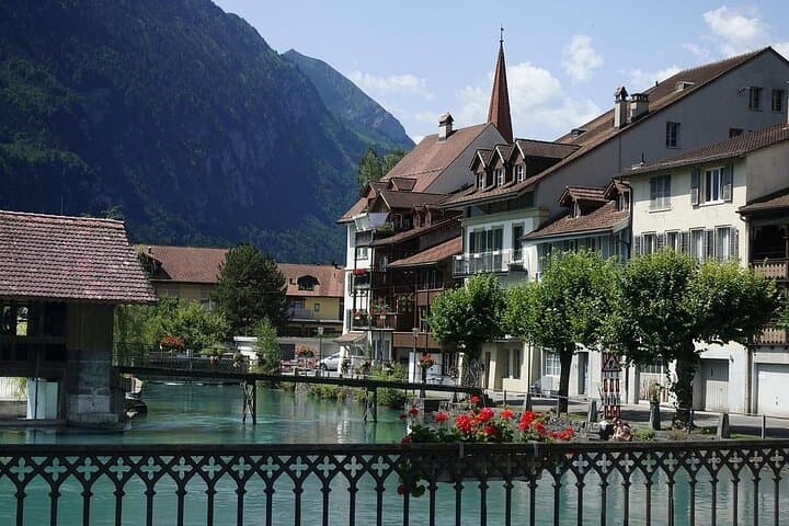 Grindelwald, Interlaken & Lauterbrunnen Day Tour