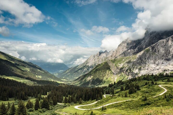 Grindelwald, Interlaken & Lauterbrunnen Day Tour