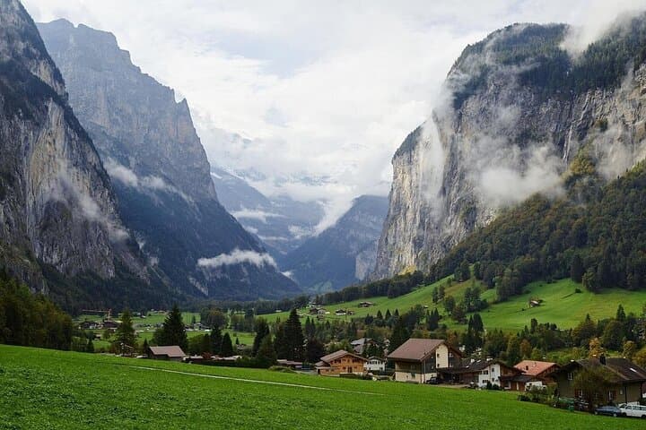 Grindelwald, Interlaken & Lauterbrunnen Day Tour