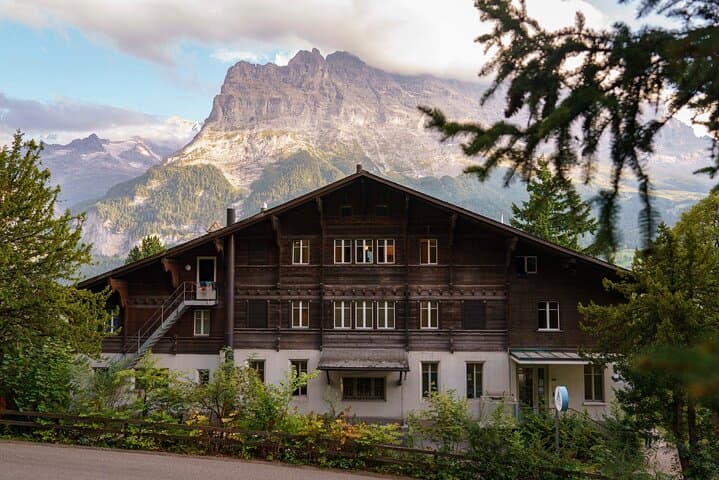 Swiss Valley Wonders: Lauterbrunnen, Interlaken & Grindelwald