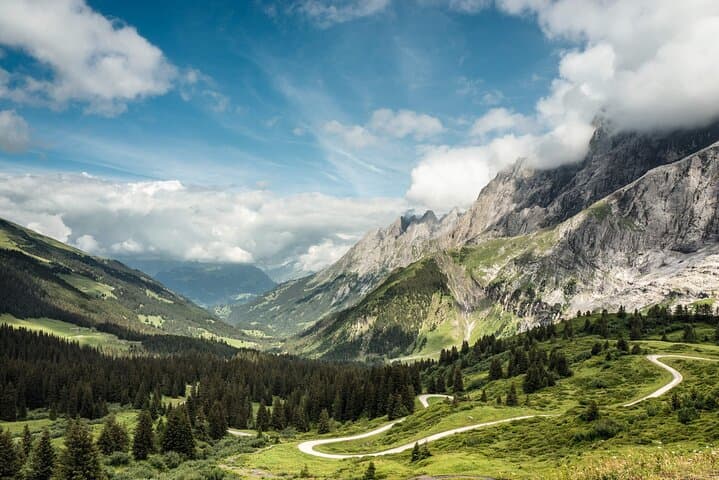 Swiss Valley Wonders: Lauterbrunnen, Interlaken & Grindelwald