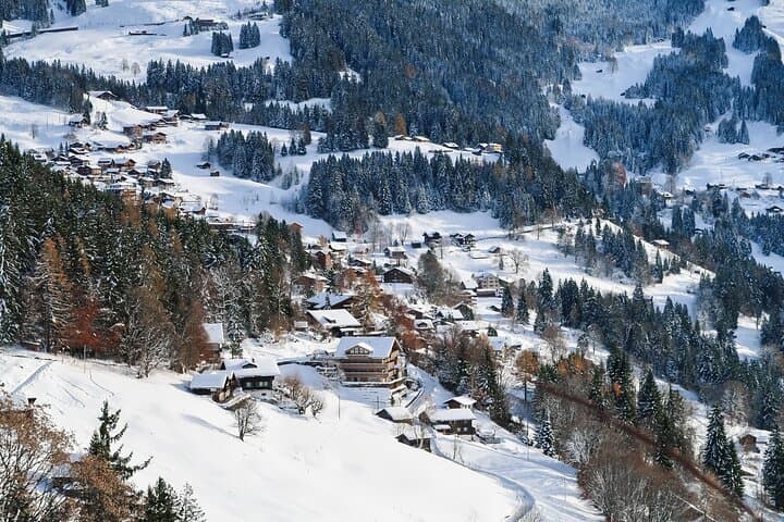Waterfalls to Chocolate in Interlaken Lauterbrunnen and Wengen