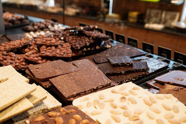 Swiss Chocolate, Cheese & Cookies Experience – Guided Train Tour