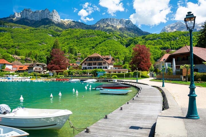 Private Geneva daytrip for Annecy Castle Tour