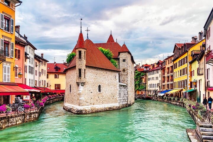 Private Geneva daytrip for Annecy Castle Tour