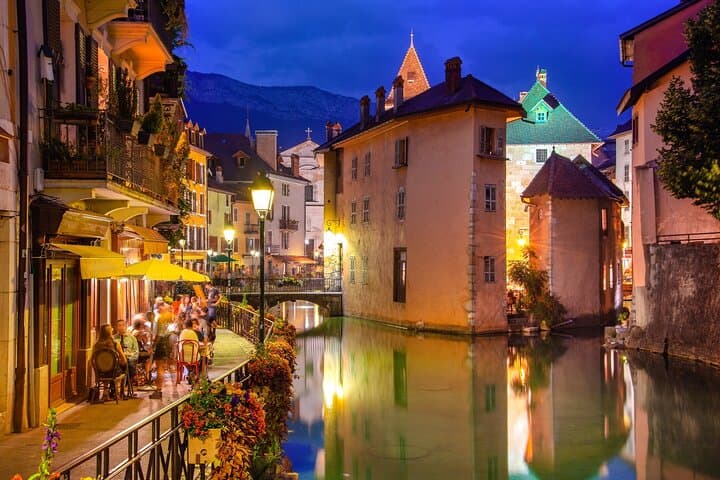 Private Geneva daytrip for Annecy Castle Tour