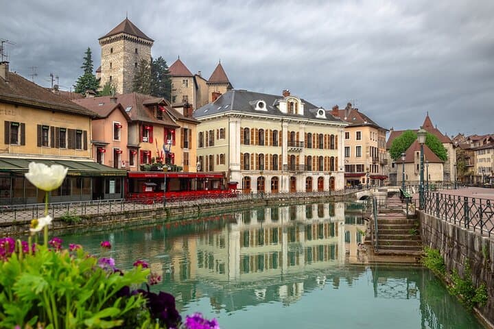 Private Geneva daytrip for Annecy Castle Tour