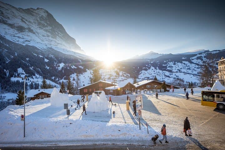 Zurich SkyGlass Bus Tour to Interlaken,Grindelwald &Lauterbrunnen