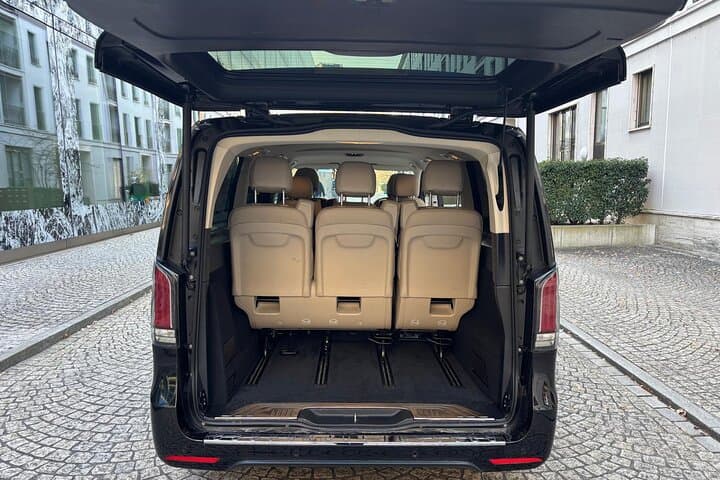 Private One Way Transfer from Zurich Airport to Ischgl