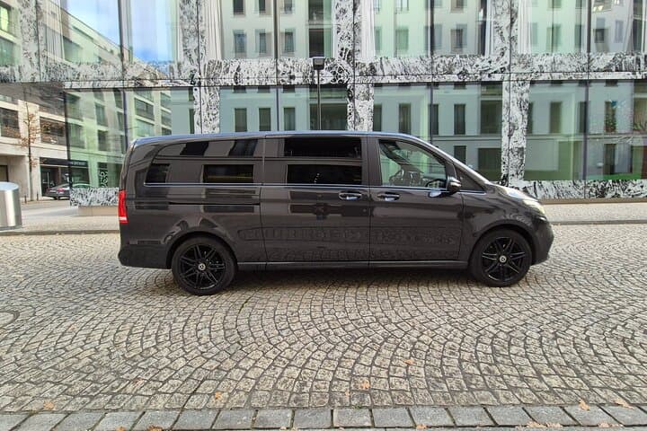 Private One Way Transfer from Zurich Airport to Ischgl