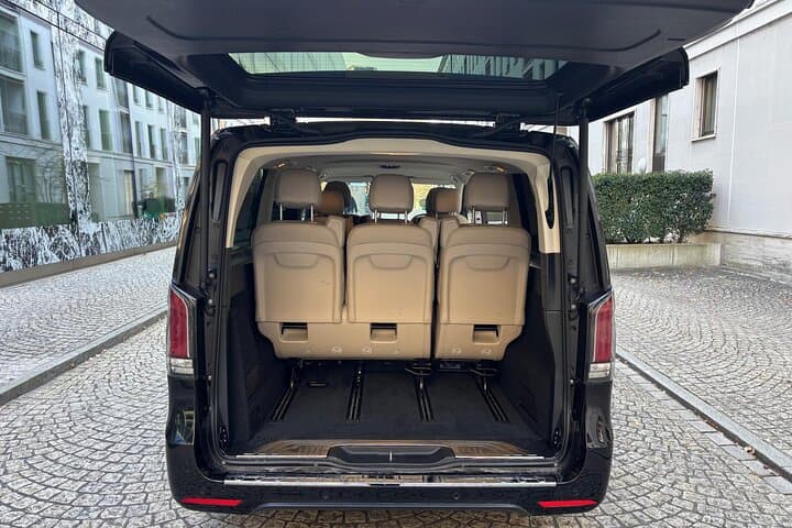 Private One Way Transfer from Zurich Airport to Innsbruck-Center