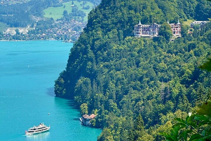 View over Lake Brienz with the Grandhotel Giessbach.