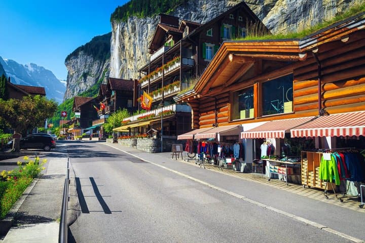 Private Walking Tour in Lauterbrunnen with Swiss Tasting