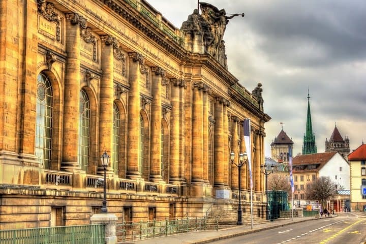 Museum of Art and History (MAH): One of the largest museums in Switzerland, home to treasures of archaeology and fine arts.