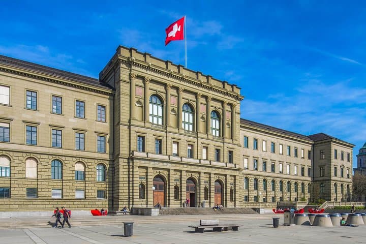 Zurich Walking Tour with Audioguide on Your Smartphone