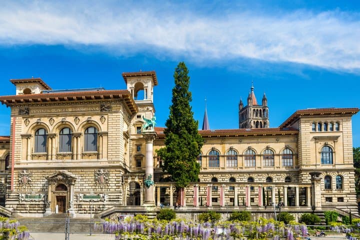 Guided group walking tour of the old town of Lausanne