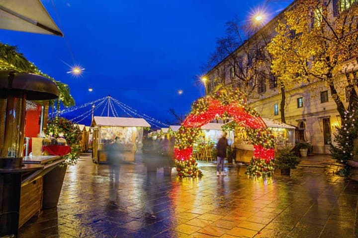 Private Christmas Walking Tour in Geneva Old Town
