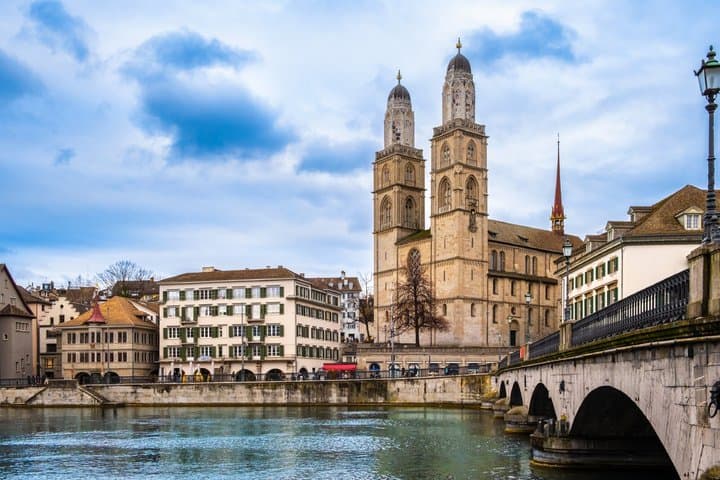 Zurich Audio Guided Walking Tour 1h45 and 20 audio reviews