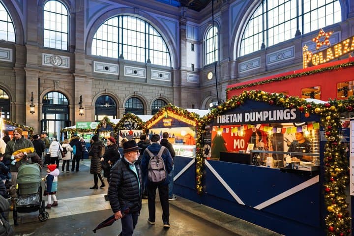 Zurich's Enchanted Christmas Private Walk + Glühwein Mug