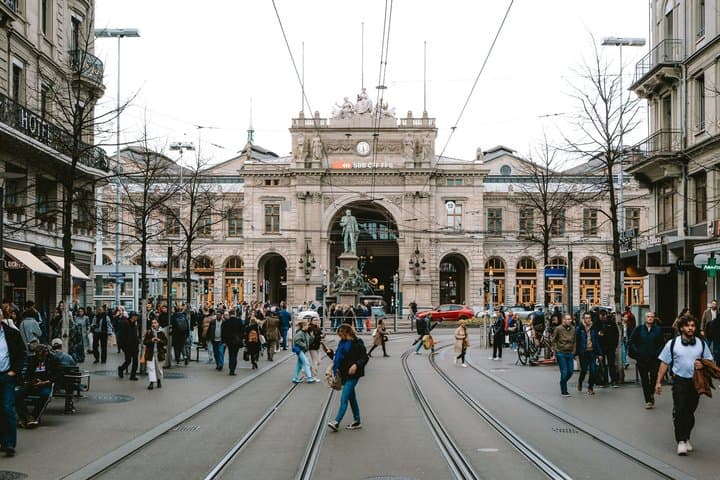 Romantic Whispers of Zurich Private Tour: Love's Journey
