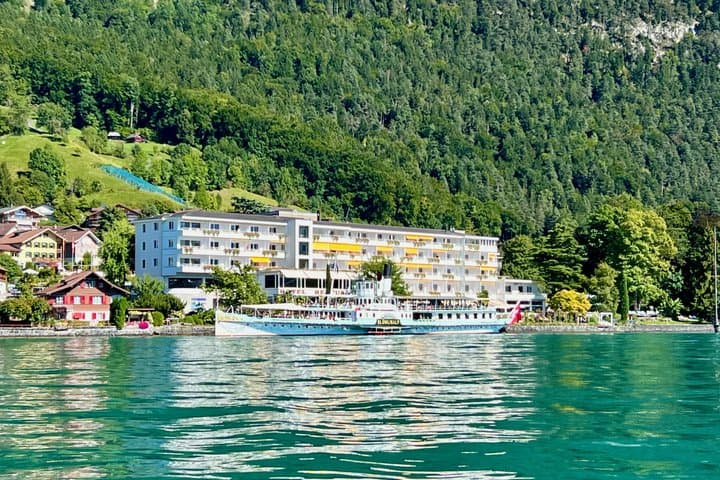 Boat trip on Lake Thun Individual and private with pleasure boat