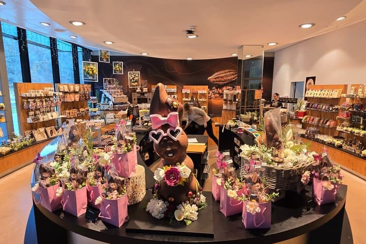 Chocolate Tour from Luzern - Create Your Own Swiss Chocolate Bar
