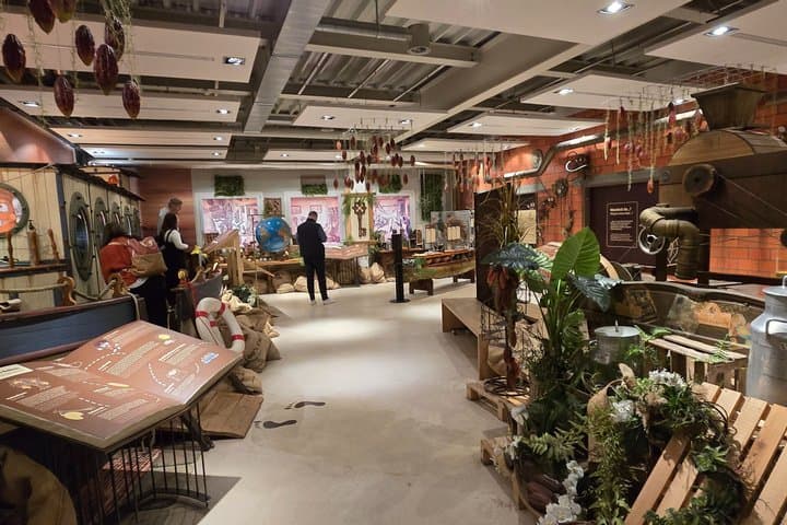 Chocolate Tour from Luzern - Create Your Own Swiss Chocolate Bar