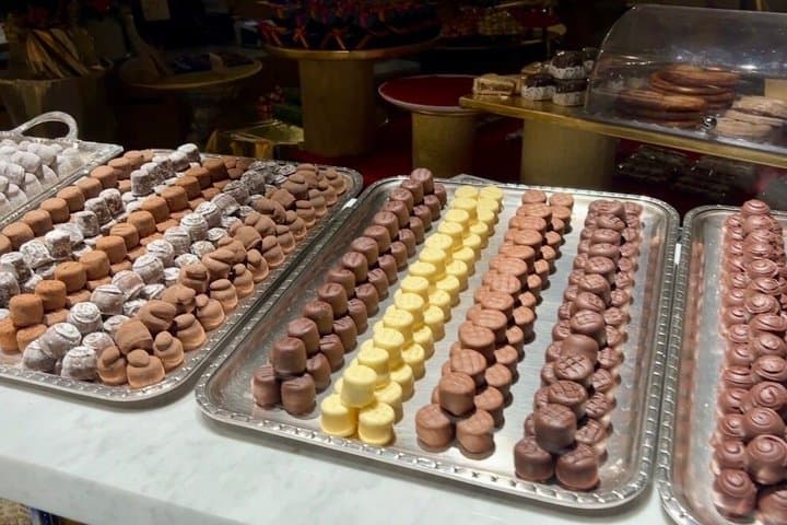 Afternoon Zurich Tour with Artisanal Chocolate and Rhine Falls