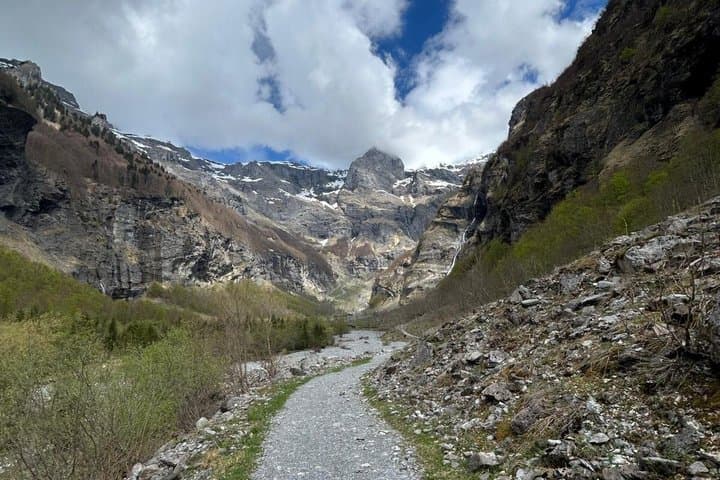 Hiking Transfer Geneva to Cirque du Fer à Cheval French Alps
