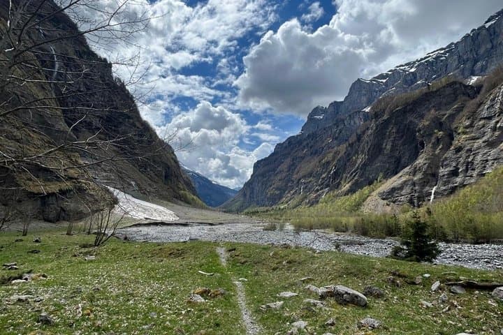 Hiking Transfer Geneva to Cirque du Fer à Cheval French Alps