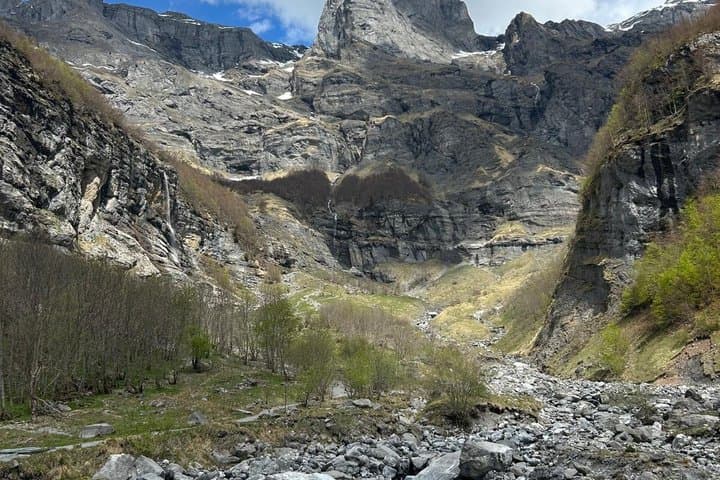 Hiking Transfer Geneva to Cirque du Fer à Cheval French Alps