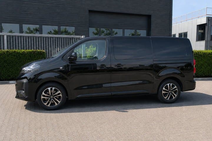 Geneva Airport: Private Transfer To Geneva City