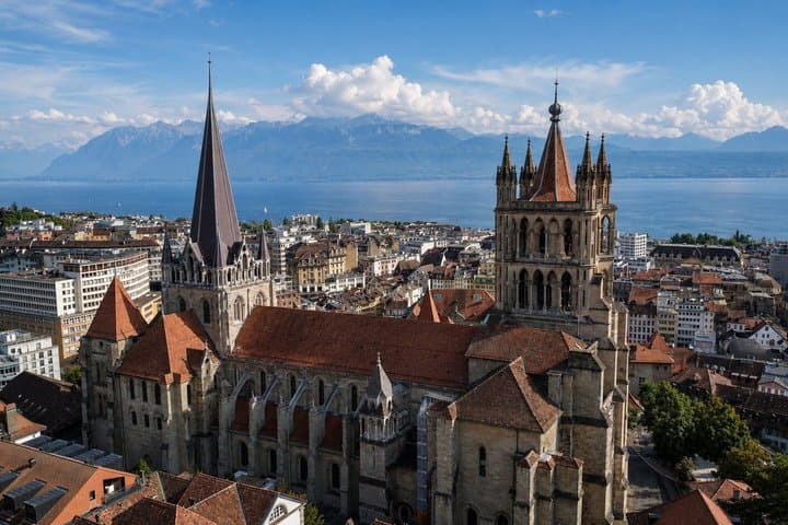 Lake Geneva Self-Guided Driving Audio Tour from Lausanne/Montreux