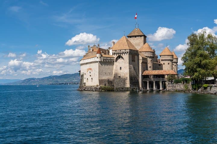 Lake Geneva Self-Guided Driving Audio Tour from Lausanne/Montreux