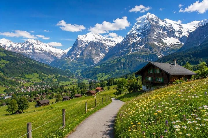 Zurich-Lucerne: Grindelwald, Interlaken & Lauterbrunnen Day Trip