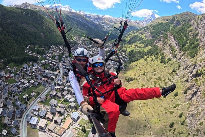 Panoramic Paragliding Flight in Zermatt Matterhorn (15-20min)