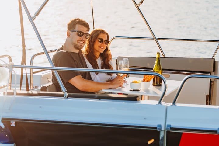Lake Lucerne Grand Journey: Private Boat & Scenic Return
