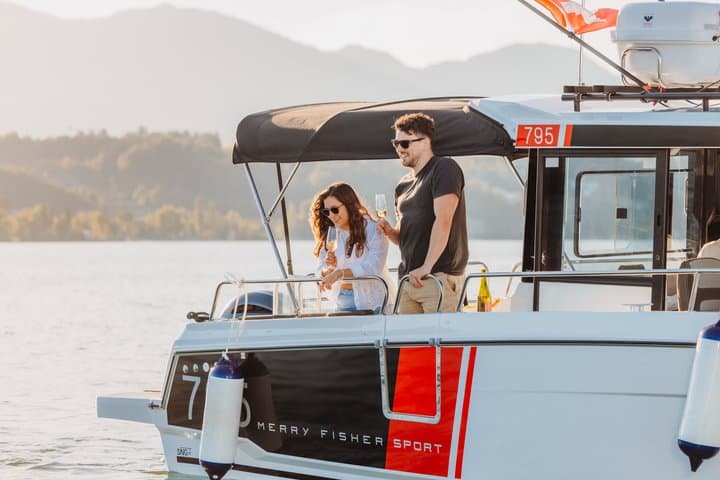 Lake Lucerne Grand Journey: Private Boat & Scenic Return