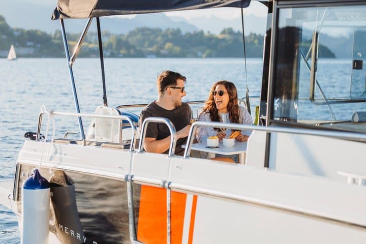 Lake Lucerne Grand Journey: Private Boat & Scenic Return