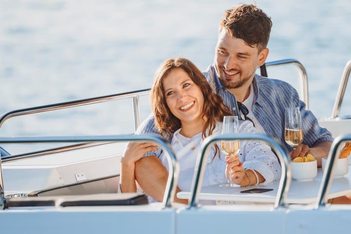 Lake Lucerne Grand Journey: Private Boat & Scenic Return