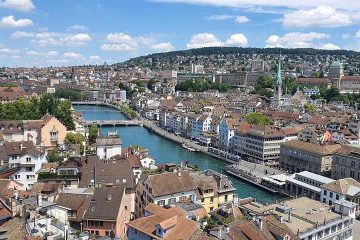 Private Premium Zurich City Tour: Old Town and Reformation