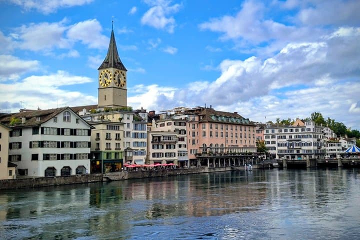 Private Premium Zurich City Tour: Old Town and Reformation